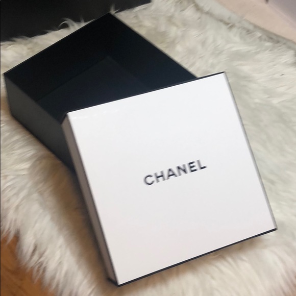 100% Auth CHANEL GIFT BOX w/ RIBBON - Picture 5 of 11